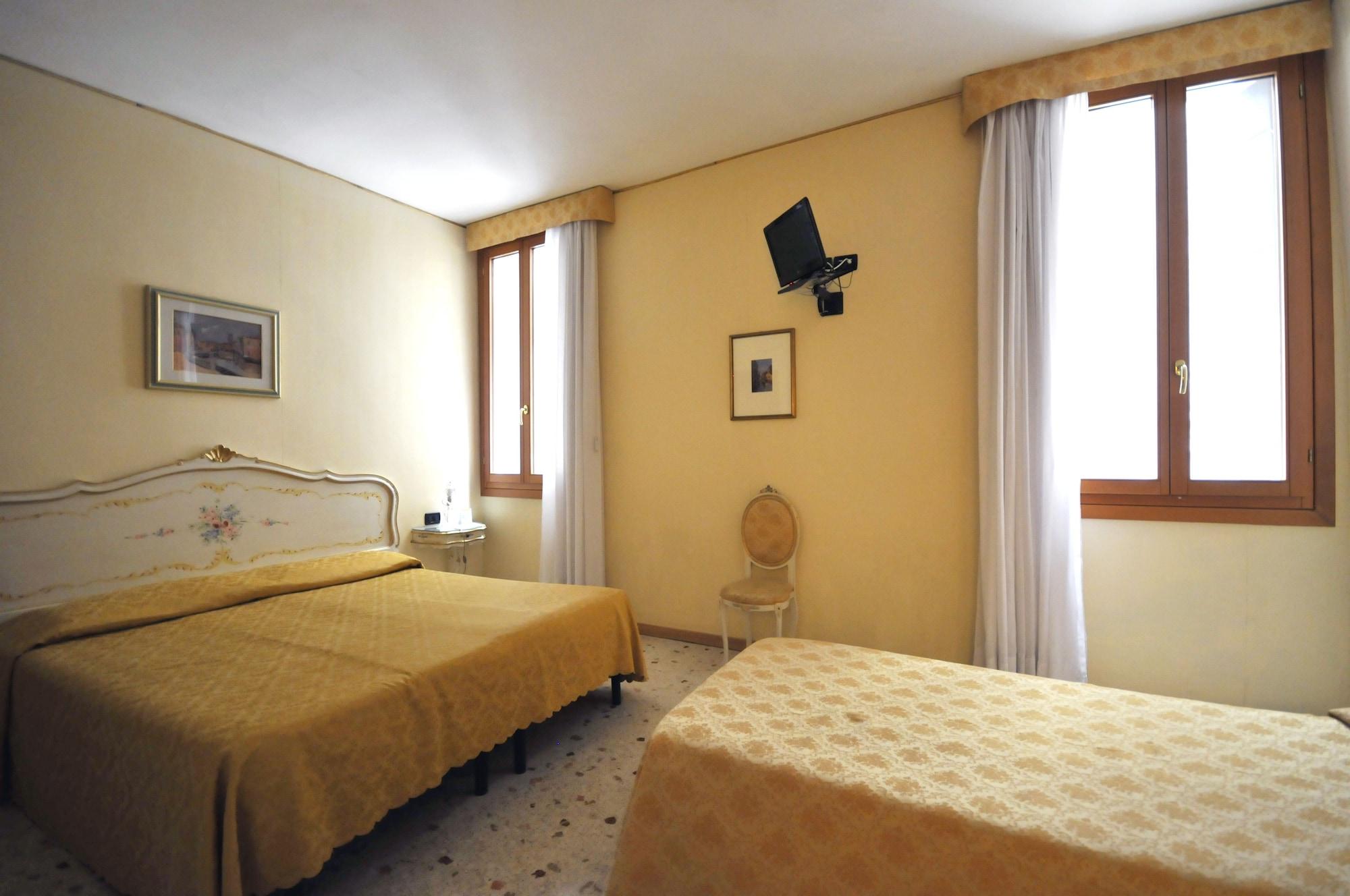 Ca' Leon D'Oro Hotel Venice Exterior photo